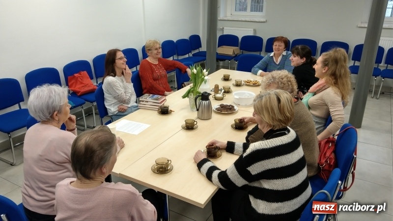 Zdjęcie w galerii na portalu naszraciborz.pl: Raciborzanie coraz chętniej dyskutują o książkach wiadomości z regionu
