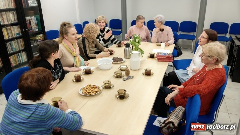 Zdjęcie w galerii na portalu naszraciborz.pl: Raciborzanie coraz chętniej dyskutują o książkach wiadomości z regionu