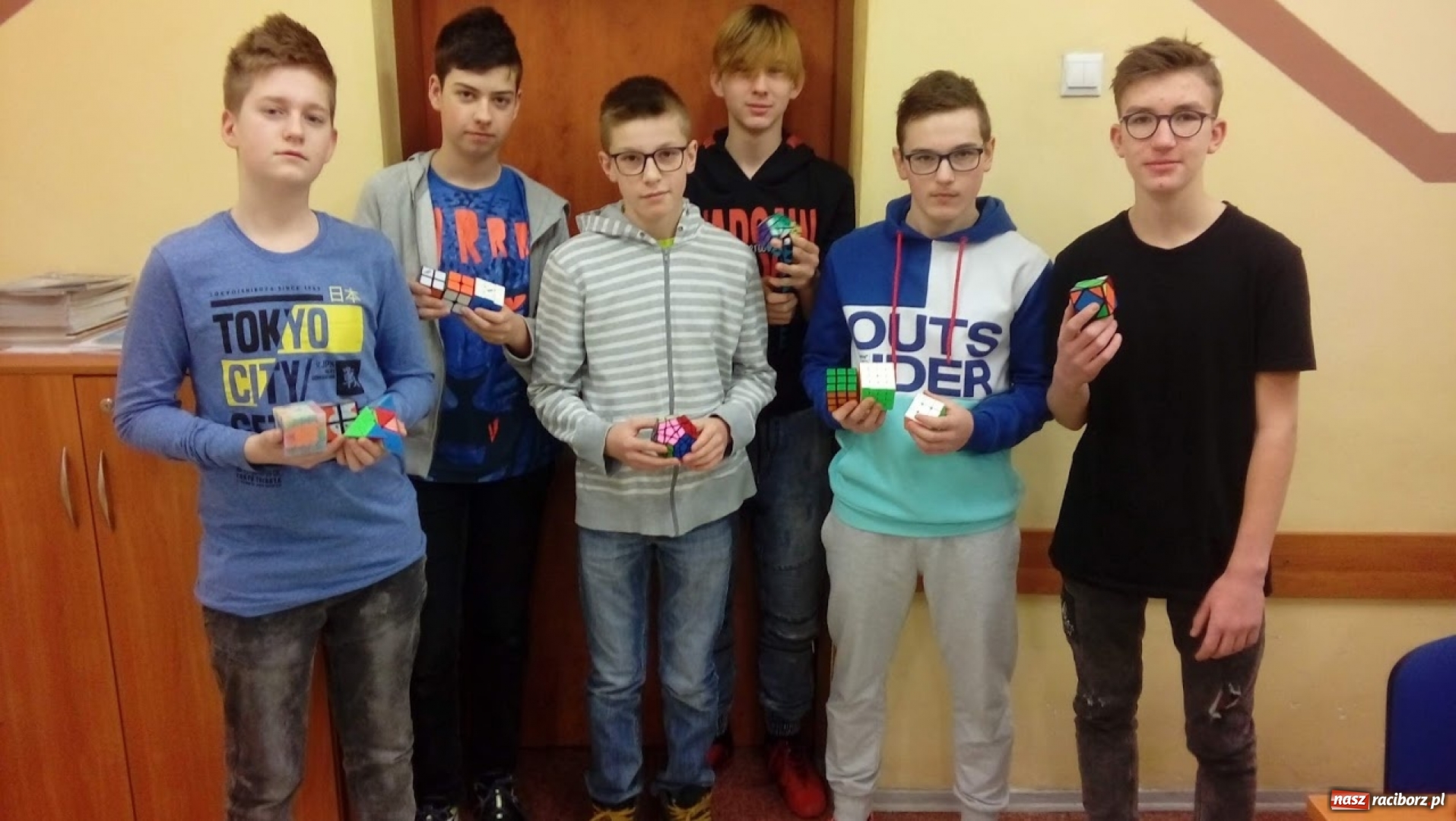 Zdjęcie w galerii na portalu naszraciborz.pl: Rubikowe łamanie głowy w Pietrowicach Wielkich wiadomości z regionu