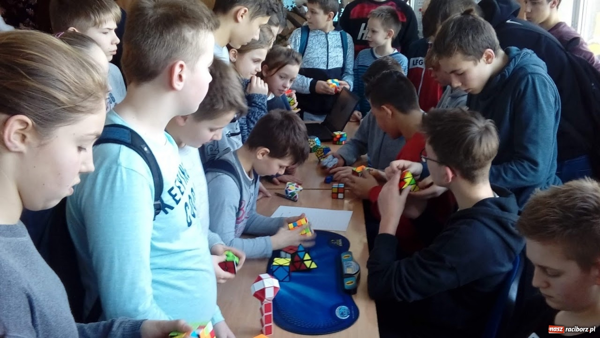 Zdjęcie w galerii na portalu naszraciborz.pl: Rubikowe łamanie głowy w Pietrowicach Wielkich wiadomości z regionu