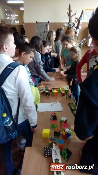 Zdjęcie w galerii na portalu naszraciborz.pl: Rubikowe łamanie głowy w Pietrowicach Wielkich wiadomości z regionu