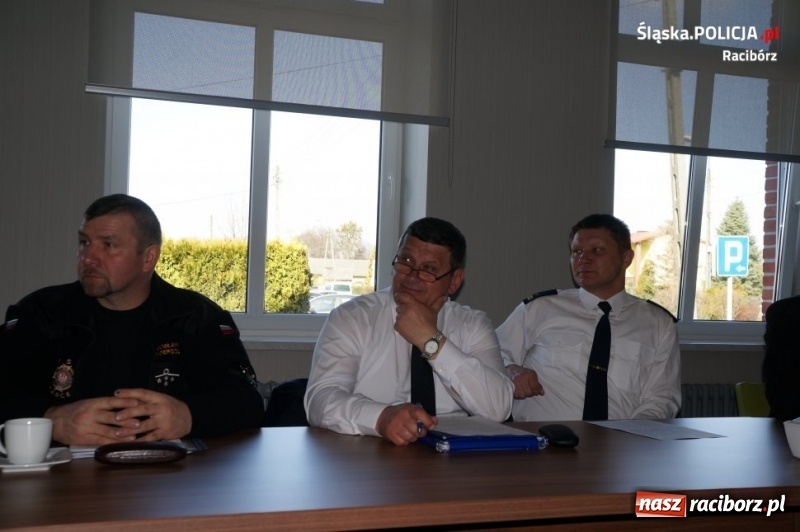 Zdjęcie w galerii na portalu naszraciborz.pl: Bezpieczeństwo tematem debaty policji i mieszkańców gminy Kornowac wiadomości z regionu