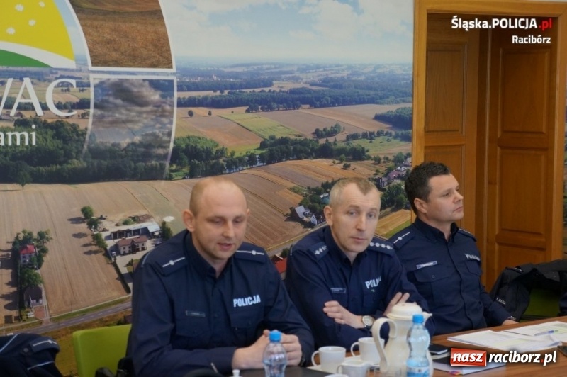 Zdjęcie w galerii na portalu naszraciborz.pl: Bezpieczeństwo tematem debaty policji i mieszkańców gminy Kornowac wiadomości z regionu