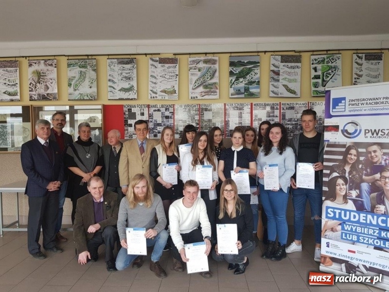 Zdjęcie w galerii na portalu naszraciborz.pl: Architekci kończą studia w PWSZ w Raciborzu z nowymi kompetencjami wiadomości z regionu