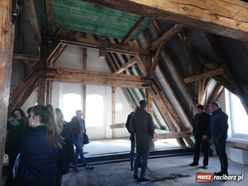 Zdjęcie w galerii na portalu naszraciborz.pl: Architekci kończą studia w PWSZ w Raciborzu z nowymi kompetencjami wiadomości z regionu