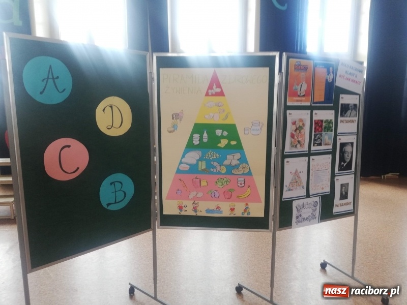 Zdjęcie w galerii na portalu naszraciborz.pl: Uczniowie SP4 uczyli rodziców zdrowego odżywiania wiadomości z regionu