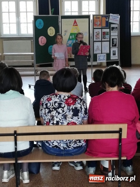 Zdjęcie w galerii na portalu naszraciborz.pl: Uczniowie SP4 uczyli rodziców zdrowego odżywiania wiadomości z regionu