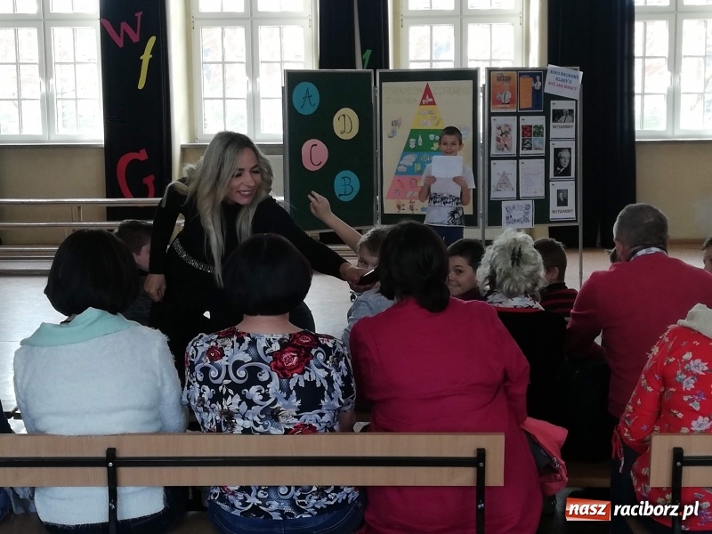 Zdjęcie w galerii na portalu naszraciborz.pl: Uczniowie SP4 uczyli rodziców zdrowego odżywiania wiadomości z regionu