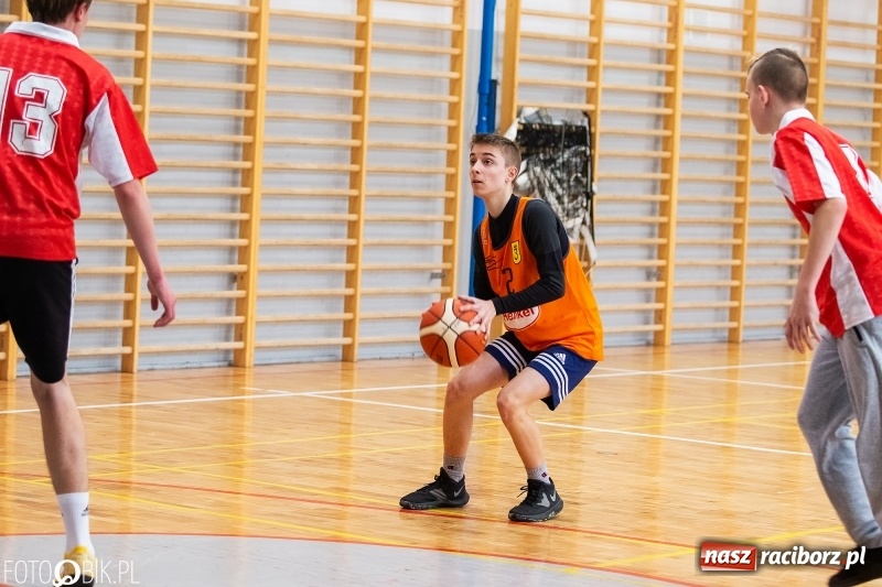 Zdjęcie w galerii na portalu naszraciborz.pl: Finały miejskie w koszykówce chłopców w raciborskim MOS-ie wiadomości z regionu