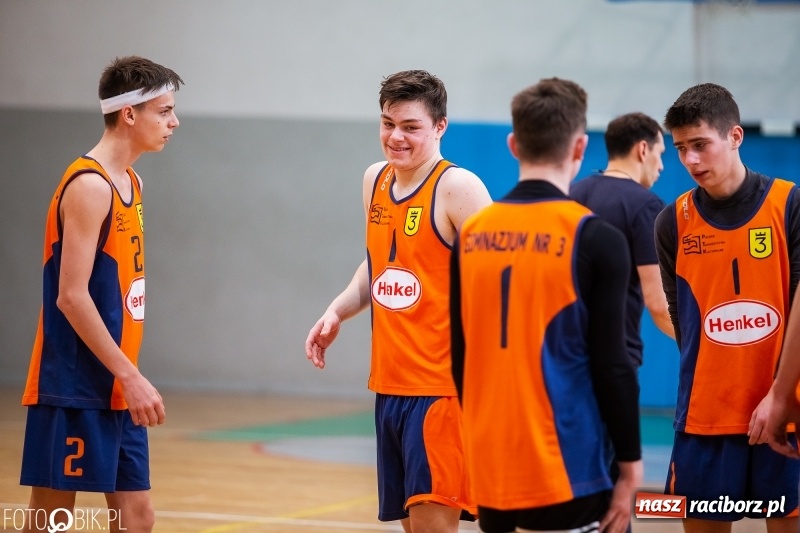 Zdjęcie w galerii na portalu naszraciborz.pl: Finały miejskie w koszykówce chłopców w raciborskim MOS-ie wiadomości z regionu