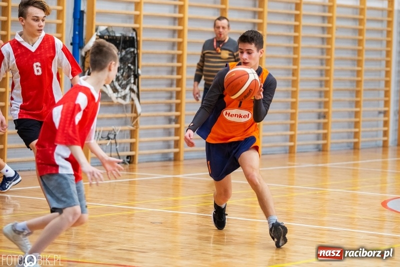 Zdjęcie w galerii na portalu naszraciborz.pl: Finały miejskie w koszykówce chłopców w raciborskim MOS-ie wiadomości z regionu