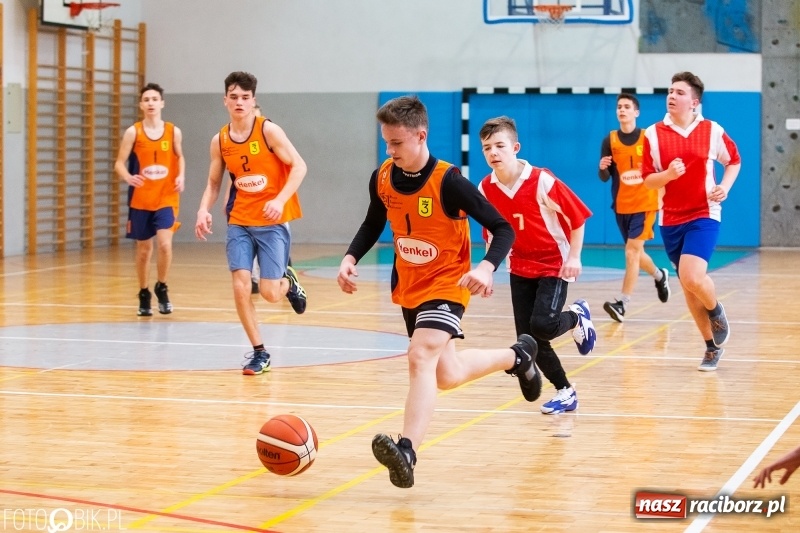 Zdjęcie w galerii na portalu naszraciborz.pl: Finały miejskie w koszykówce chłopców w raciborskim MOS-ie wiadomości z regionu