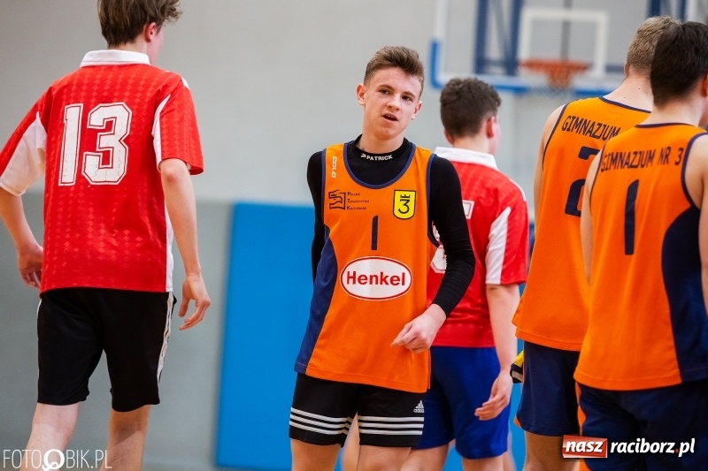 Zdjęcie w galerii na portalu naszraciborz.pl: Finały miejskie w koszykówce chłopców w raciborskim MOS-ie wiadomości z regionu