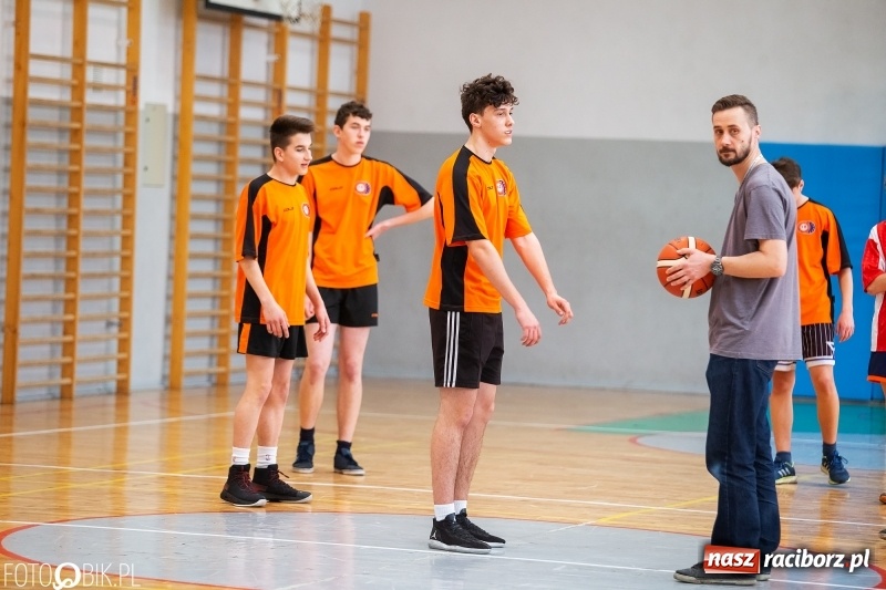 Zdjęcie w galerii na portalu naszraciborz.pl: Finały miejskie w koszykówce chłopców w raciborskim MOS-ie wiadomości z regionu