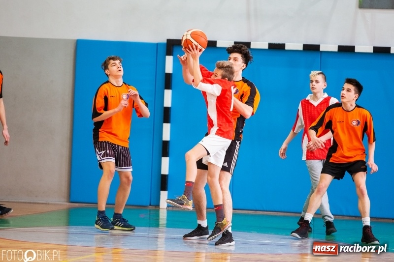 Zdjęcie w galerii na portalu naszraciborz.pl: Finały miejskie w koszykówce chłopców w raciborskim MOS-ie wiadomości z regionu