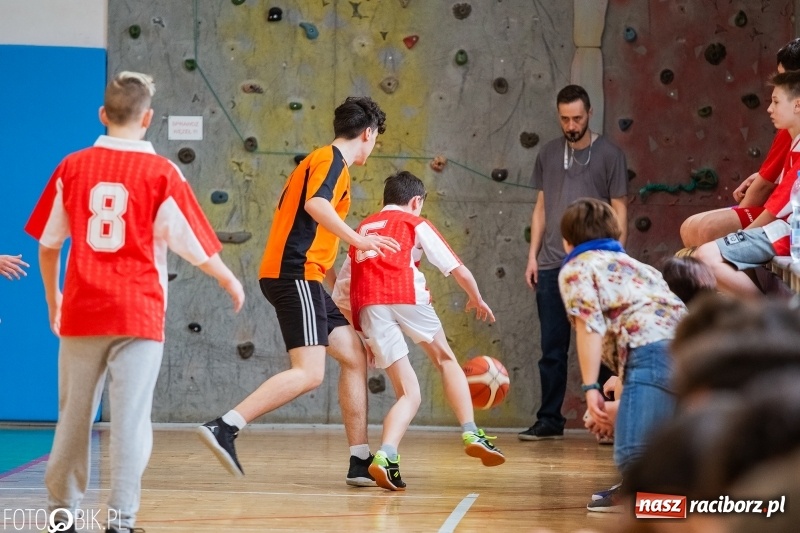 Zdjęcie w galerii na portalu naszraciborz.pl: Finały miejskie w koszykówce chłopców w raciborskim MOS-ie wiadomości z regionu