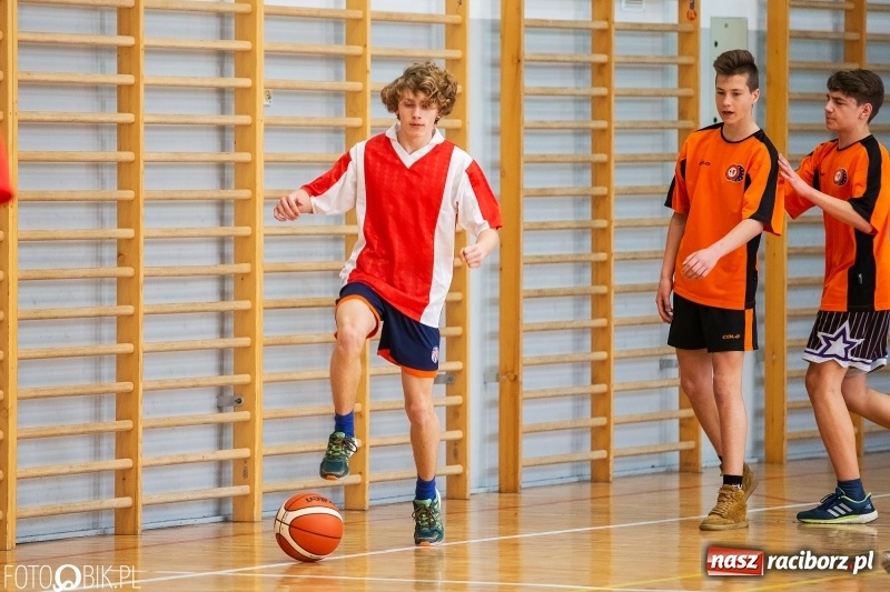 Zdjęcie w galerii na portalu naszraciborz.pl: Finały miejskie w koszykówce chłopców w raciborskim MOS-ie wiadomości z regionu