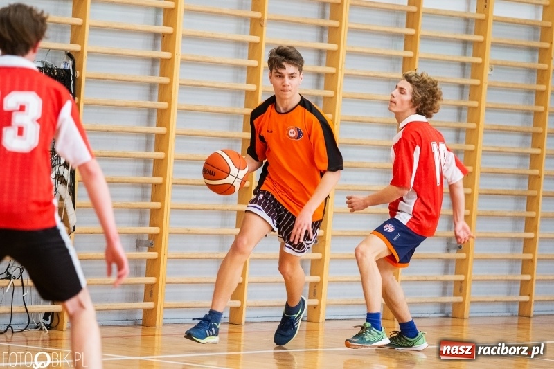 Zdjęcie w galerii na portalu naszraciborz.pl: Finały miejskie w koszykówce chłopców w raciborskim MOS-ie wiadomości z regionu