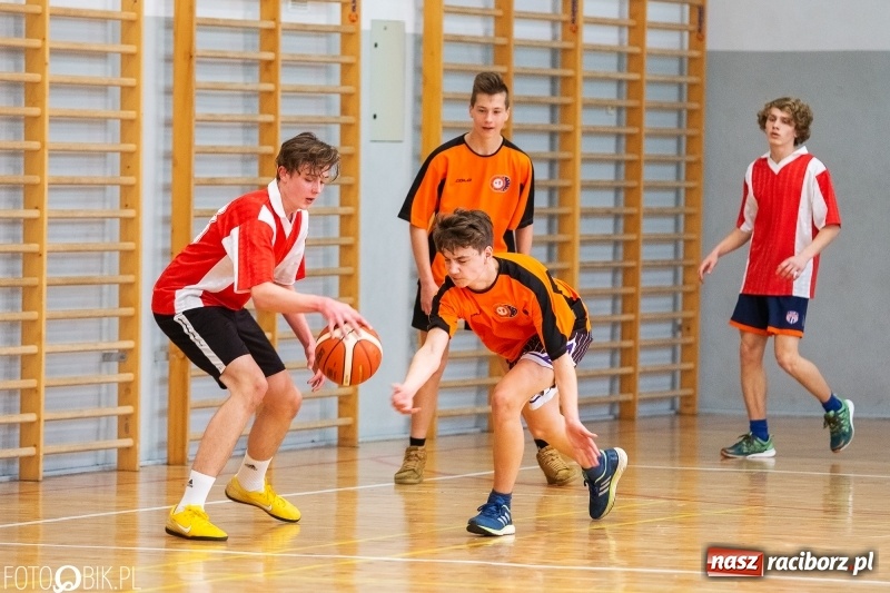 Zdjęcie w galerii na portalu naszraciborz.pl: Finały miejskie w koszykówce chłopców w raciborskim MOS-ie wiadomości z regionu