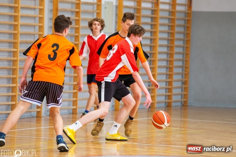 Zdjęcie w galerii na portalu naszraciborz.pl: Finały miejskie w koszykówce chłopców w raciborskim MOS-ie wiadomości z regionu
