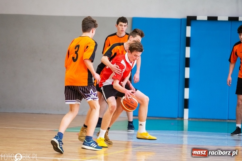 Zdjęcie w galerii na portalu naszraciborz.pl: Finały miejskie w koszykówce chłopców w raciborskim MOS-ie wiadomości z regionu
