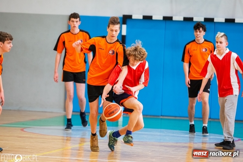 Zdjęcie w galerii na portalu naszraciborz.pl: Finały miejskie w koszykówce chłopców w raciborskim MOS-ie wiadomości z regionu