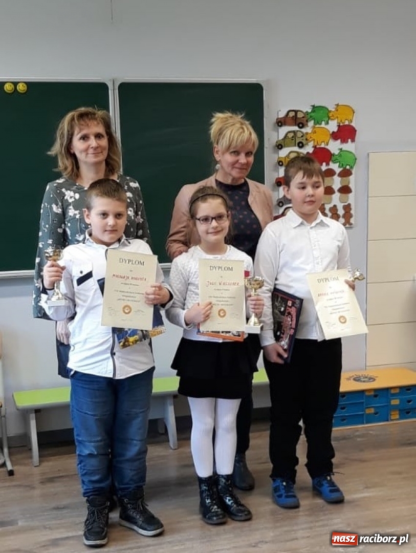 Zdjęcie w galerii na portalu naszraciborz.pl: W SP 1 walczyli o tytuł Mistrza Ortografii wiadomości z regionu