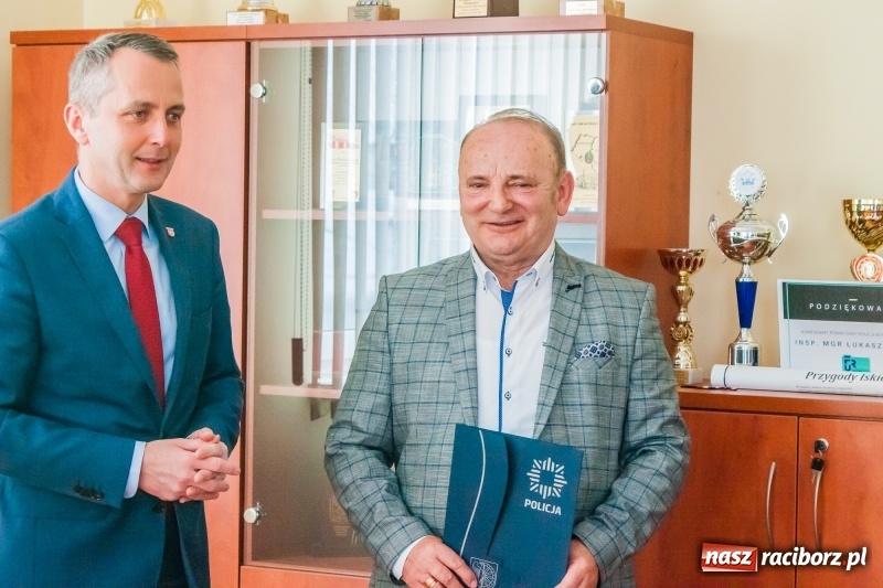 Zdjęcie w galerii na portalu naszraciborz.pl: Taksówkarz z Raciborza pomógł ująć oszustów. Dziś odebrał podziękowania wiadomości z regionu