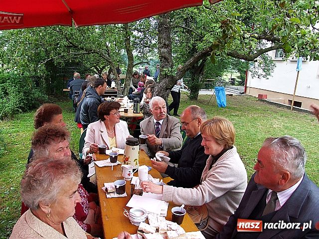 Zdjęcie w galerii na portalu naszraciborz.pl: Babice świętowały z ks. Piotrem Morcińcem wiadomości z regionu