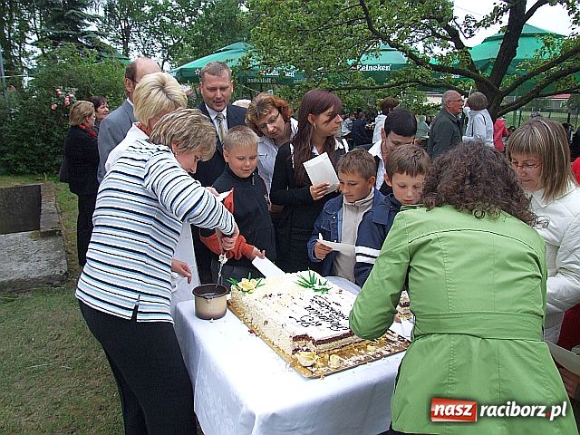Zdjęcie w galerii na portalu naszraciborz.pl: Babice świętowały z ks. Piotrem Morcińcem wiadomości z regionu