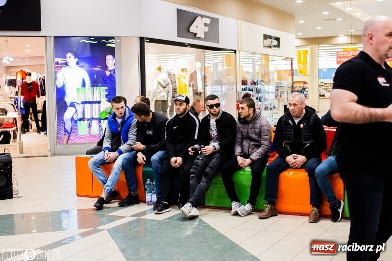 Zdjęcie w galerii na portalu naszraciborz.pl: Ostatnie odliczanie przed galą MMA w Raciborzu. Dziś odbyło się ważenie zawodników [FOTO i WIDEO] wiadomości z regionu