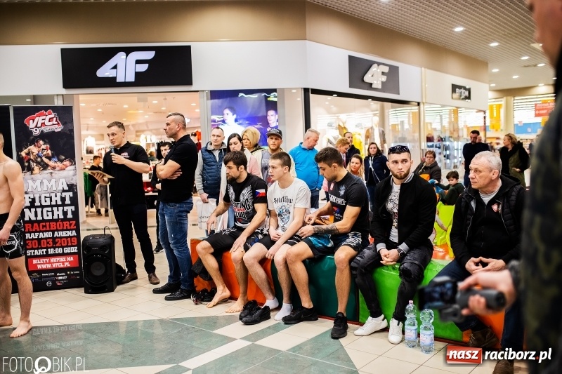 Zdjęcie w galerii na portalu naszraciborz.pl: Ostatnie odliczanie przed galą MMA w Raciborzu. Dziś odbyło się ważenie zawodników [FOTO i WIDEO] wiadomości z regionu