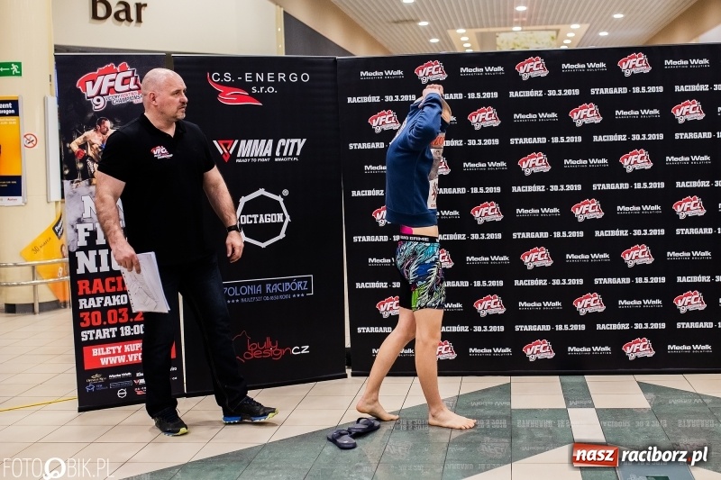 Zdjęcie w galerii na portalu naszraciborz.pl: Ostatnie odliczanie przed galą MMA w Raciborzu. Dziś odbyło się ważenie zawodników [FOTO i WIDEO] wiadomości z regionu