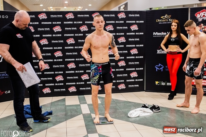 Zdjęcie w galerii na portalu naszraciborz.pl: Ostatnie odliczanie przed galą MMA w Raciborzu. Dziś odbyło się ważenie zawodników [FOTO i WIDEO] wiadomości z regionu