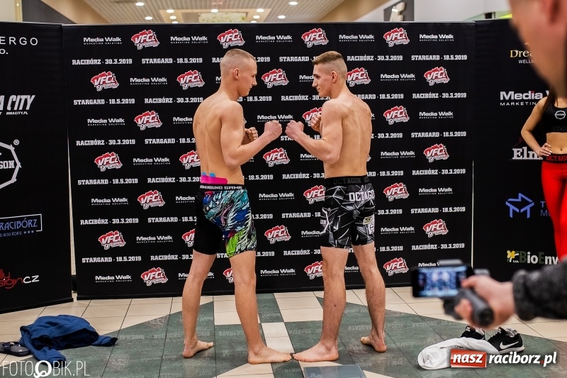 Zdjęcie w galerii na portalu naszraciborz.pl: Ostatnie odliczanie przed galą MMA w Raciborzu. Dziś odbyło się ważenie zawodników [FOTO i WIDEO] wiadomości z regionu