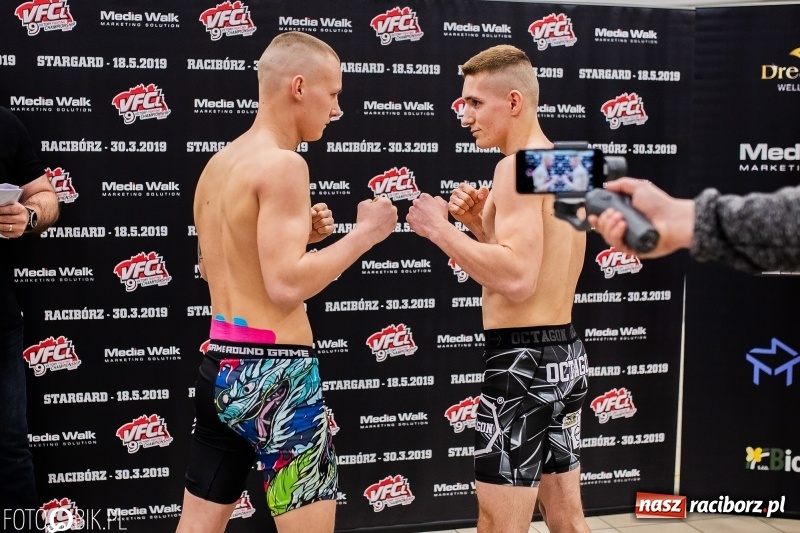 Zdjęcie w galerii na portalu naszraciborz.pl: Ostatnie odliczanie przed galą MMA w Raciborzu. Dziś odbyło się ważenie zawodników [FOTO i WIDEO] wiadomości z regionu