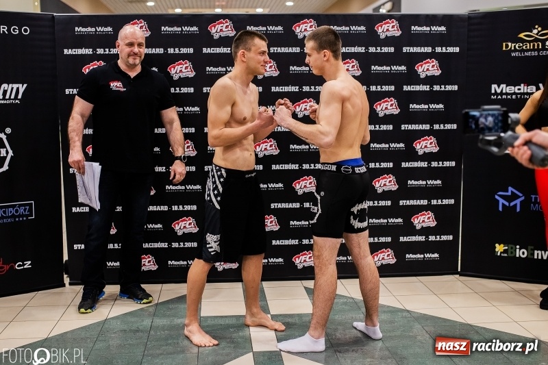 Zdjęcie w galerii na portalu naszraciborz.pl: Ostatnie odliczanie przed galą MMA w Raciborzu. Dziś odbyło się ważenie zawodników [FOTO i WIDEO] wiadomości z regionu