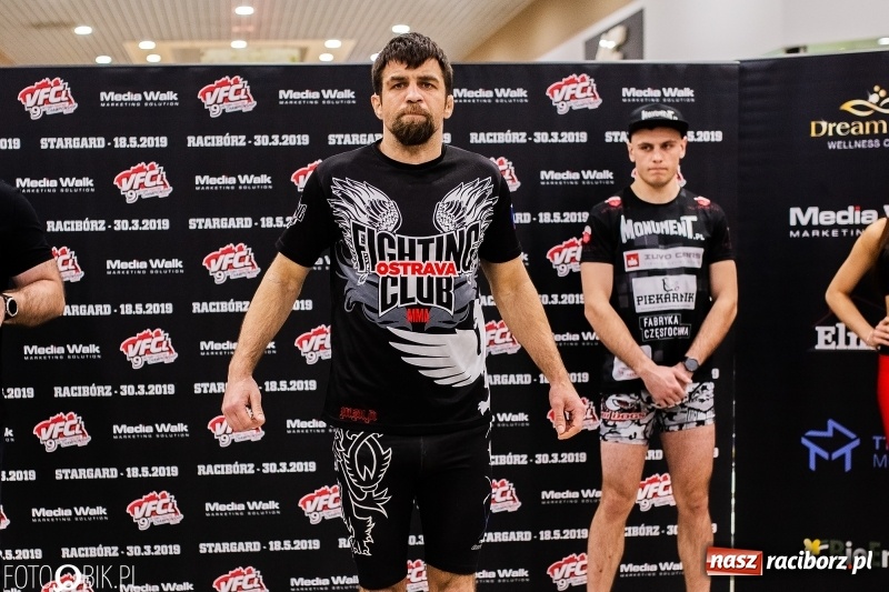 Zdjęcie w galerii na portalu naszraciborz.pl: Ostatnie odliczanie przed galą MMA w Raciborzu. Dziś odbyło się ważenie zawodników [FOTO i WIDEO] wiadomości z regionu