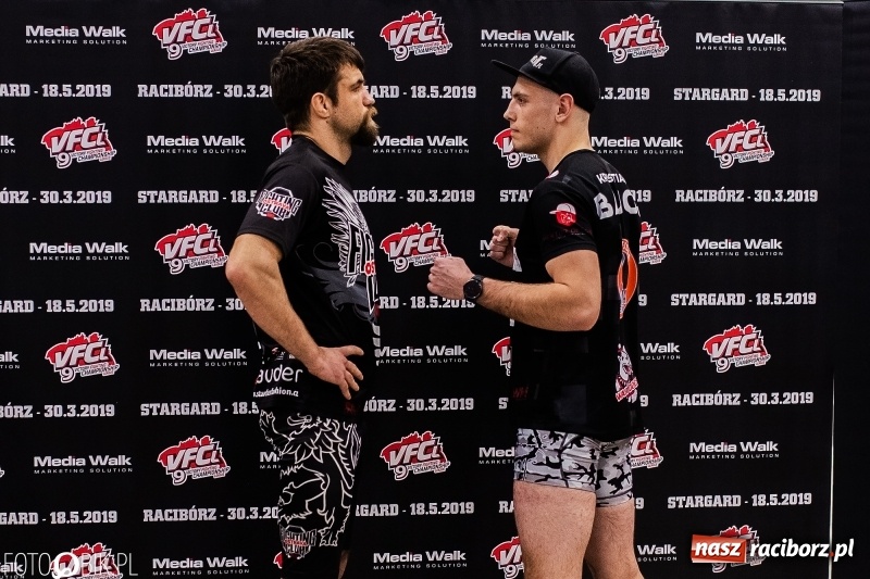 Zdjęcie w galerii na portalu naszraciborz.pl: Ostatnie odliczanie przed galą MMA w Raciborzu. Dziś odbyło się ważenie zawodników [FOTO i WIDEO] wiadomości z regionu