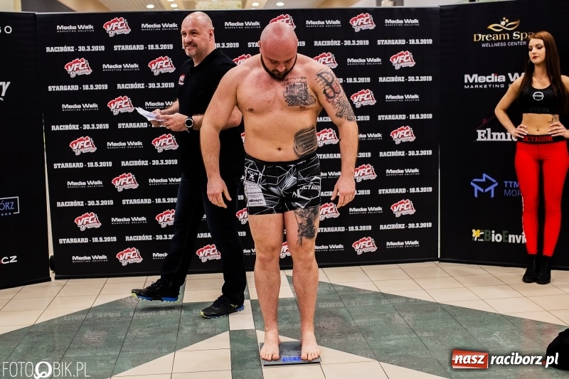 Zdjęcie w galerii na portalu naszraciborz.pl: Ostatnie odliczanie przed galą MMA w Raciborzu. Dziś odbyło się ważenie zawodników [FOTO i WIDEO] wiadomości z regionu