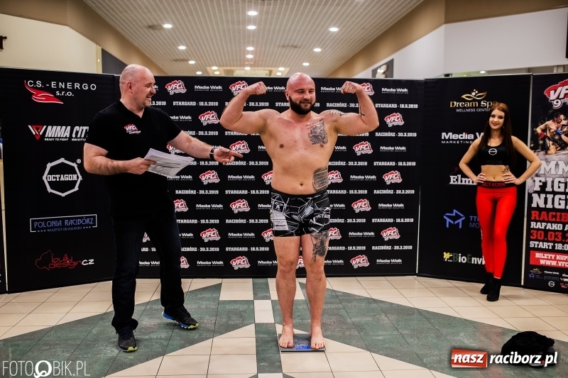 Zdjęcie w galerii na portalu naszraciborz.pl: Ostatnie odliczanie przed galą MMA w Raciborzu. Dziś odbyło się ważenie zawodników [FOTO i WIDEO] wiadomości z regionu