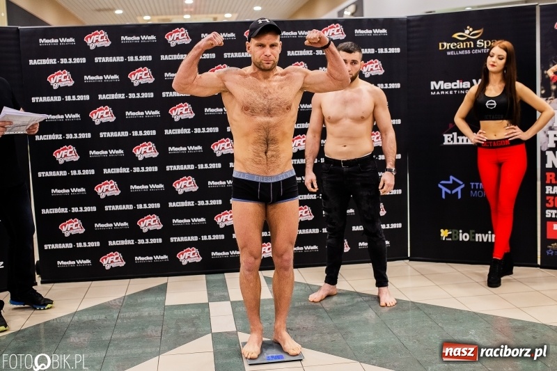 Zdjęcie w galerii na portalu naszraciborz.pl: Ostatnie odliczanie przed galą MMA w Raciborzu. Dziś odbyło się ważenie zawodników [FOTO i WIDEO] wiadomości z regionu