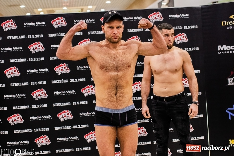 Zdjęcie w galerii na portalu naszraciborz.pl: Ostatnie odliczanie przed galą MMA w Raciborzu. Dziś odbyło się ważenie zawodników [FOTO i WIDEO] wiadomości z regionu