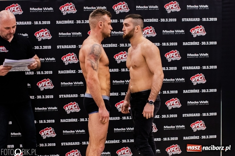 Zdjęcie w galerii na portalu naszraciborz.pl: Ostatnie odliczanie przed galą MMA w Raciborzu. Dziś odbyło się ważenie zawodników [FOTO i WIDEO] wiadomości z regionu