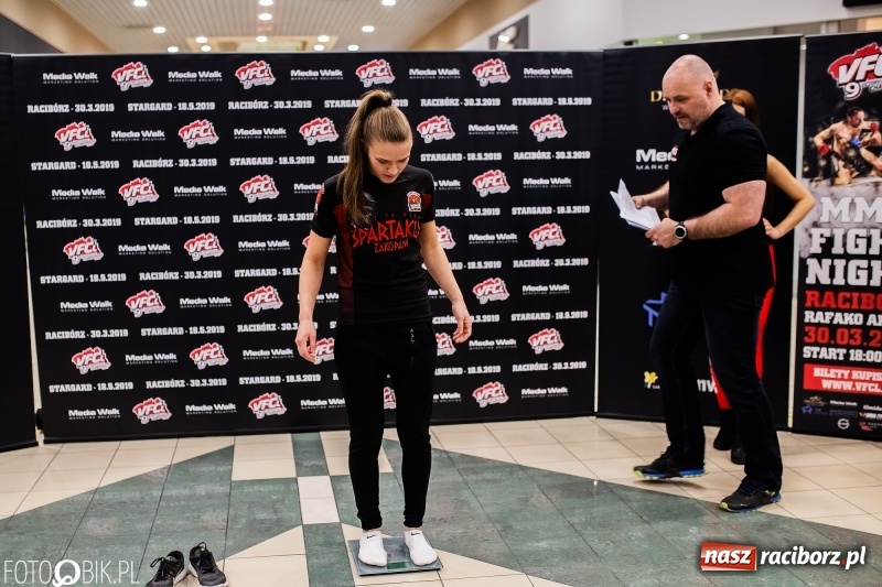 Zdjęcie w galerii na portalu naszraciborz.pl: Ostatnie odliczanie przed galą MMA w Raciborzu. Dziś odbyło się ważenie zawodników [FOTO i WIDEO] wiadomości z regionu