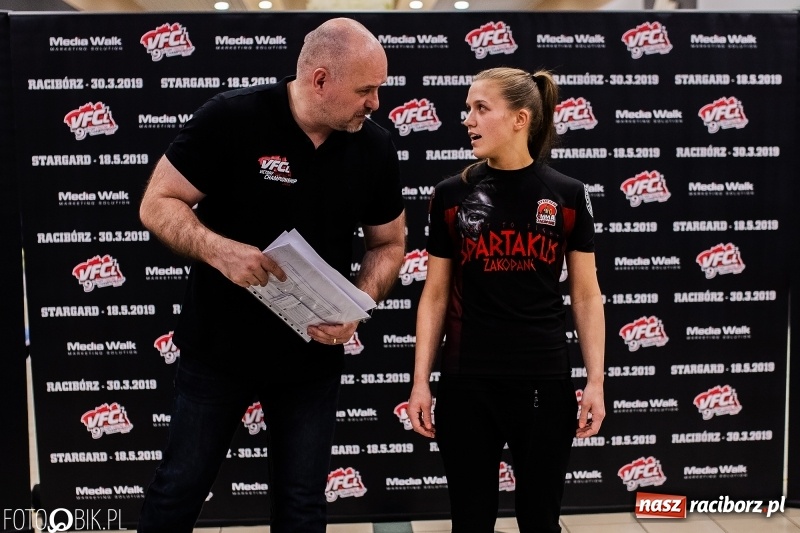 Zdjęcie w galerii na portalu naszraciborz.pl: Ostatnie odliczanie przed galą MMA w Raciborzu. Dziś odbyło się ważenie zawodników [FOTO i WIDEO] wiadomości z regionu