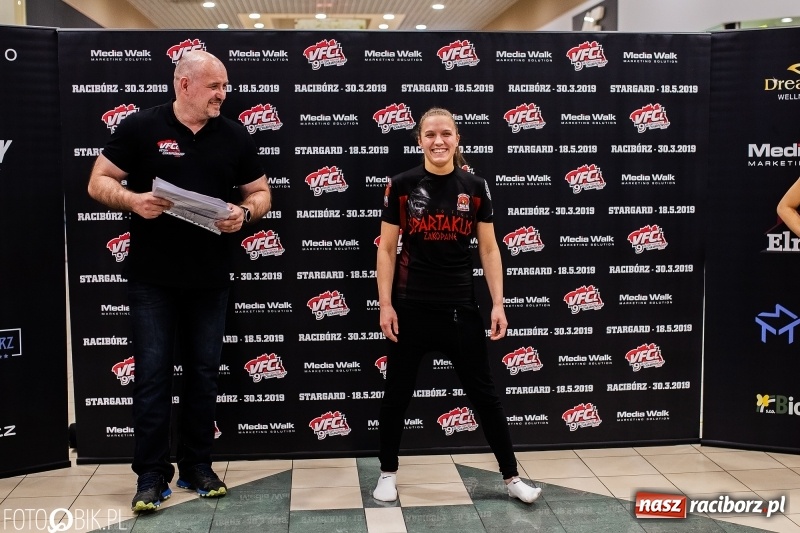 Zdjęcie w galerii na portalu naszraciborz.pl: Ostatnie odliczanie przed galą MMA w Raciborzu. Dziś odbyło się ważenie zawodników [FOTO i WIDEO] wiadomości z regionu