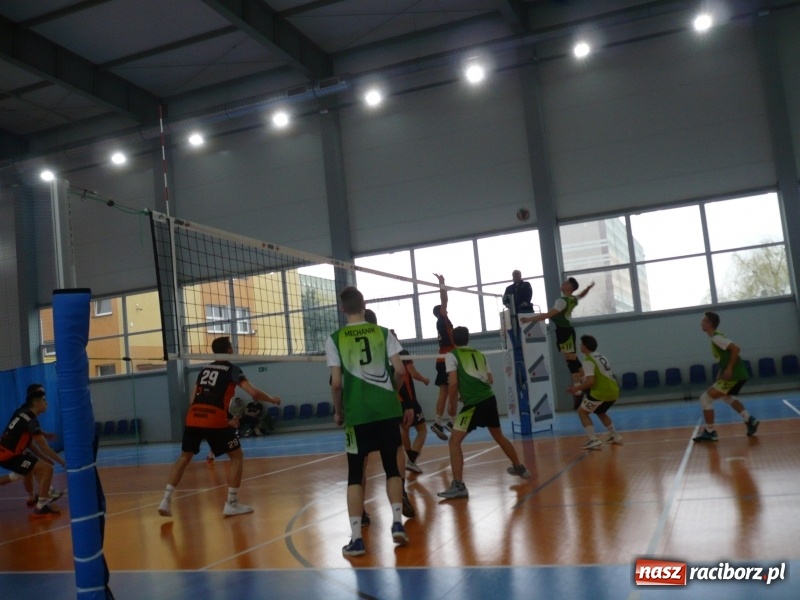 Zdjęcie w galerii na portalu naszraciborz.pl: Siatkarze Mechanika w finale wojewódzkim wiadomości z regionu