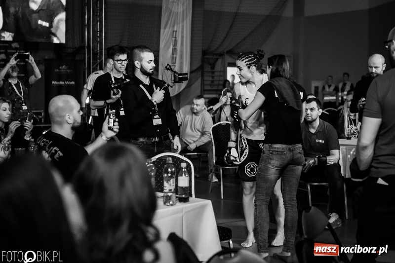 Zdjęcie w galerii na portalu naszraciborz.pl: Joanna Kiki Ogrodnik wygrywa przed czasem na gali MMA w Raciborzu [WIDEO i FOTO] wiadomości z regionu