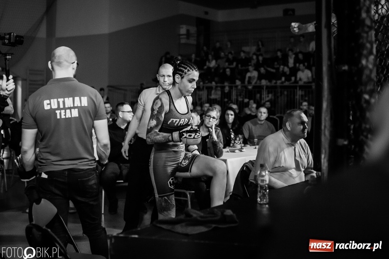 Zdjęcie w galerii na portalu naszraciborz.pl: Joanna Kiki Ogrodnik wygrywa przed czasem na gali MMA w Raciborzu [WIDEO i FOTO] wiadomości z regionu